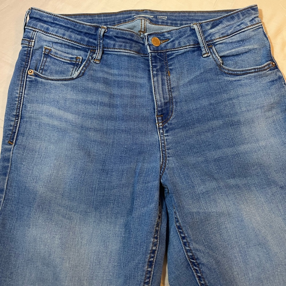Old Navy Rockstar Super Skinny Jeans — ankle length.